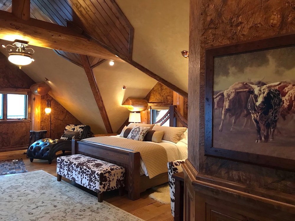 Honeymoon Suite, 1 King Bed, Private Bathroom