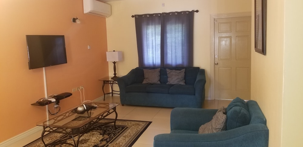 Apt 12, Executive Suites - Palms of Ottawa