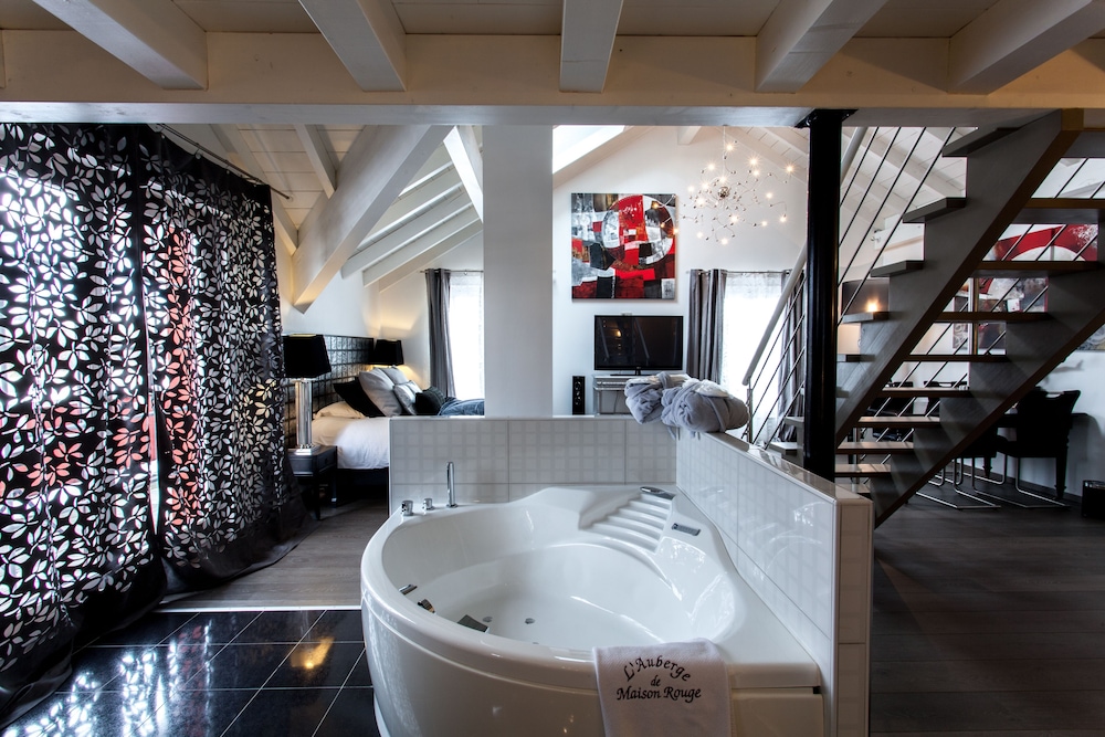 Suite, Hot Tub, Mountain View photo 2