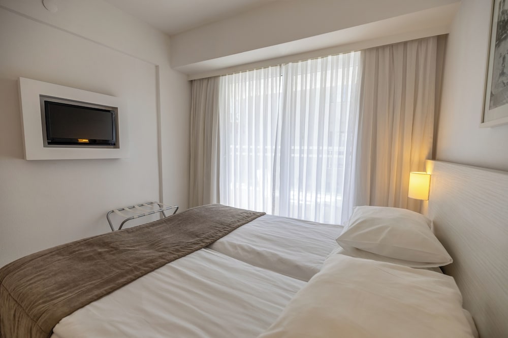 Economy Room,Low Floor Smaller Bathroom Side