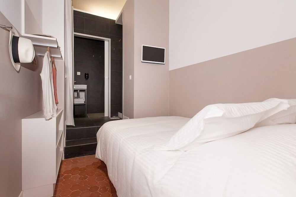 Economy Double Room, Patio photo 3