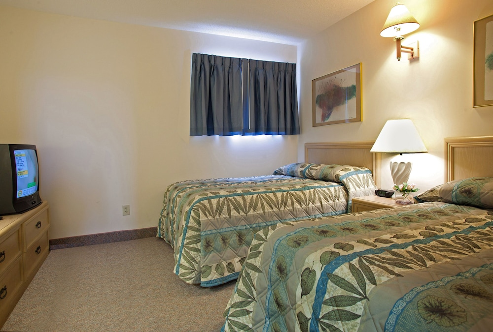 Deluxe Suite, Partial Ocean View (E) photo 1