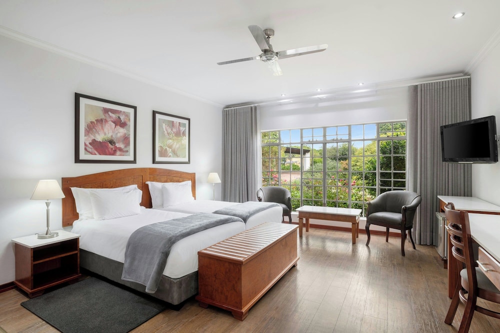 Room, 2 Twin Beds, Garden View (Balcony) - Photo 11