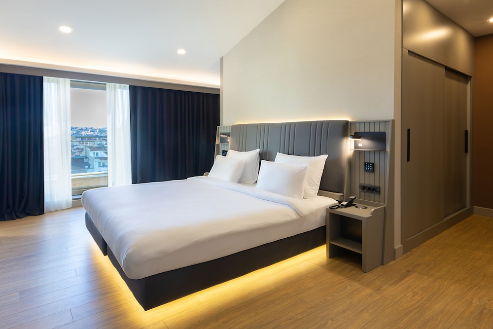 Deluxe Suit King River View Room - Photo 5