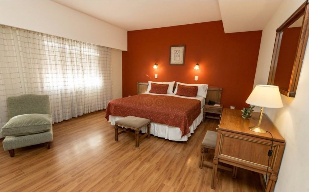 Standard Triple Room thumbnail 5