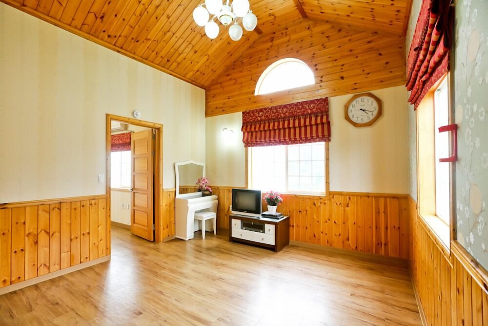 Room (Solhyanggi)