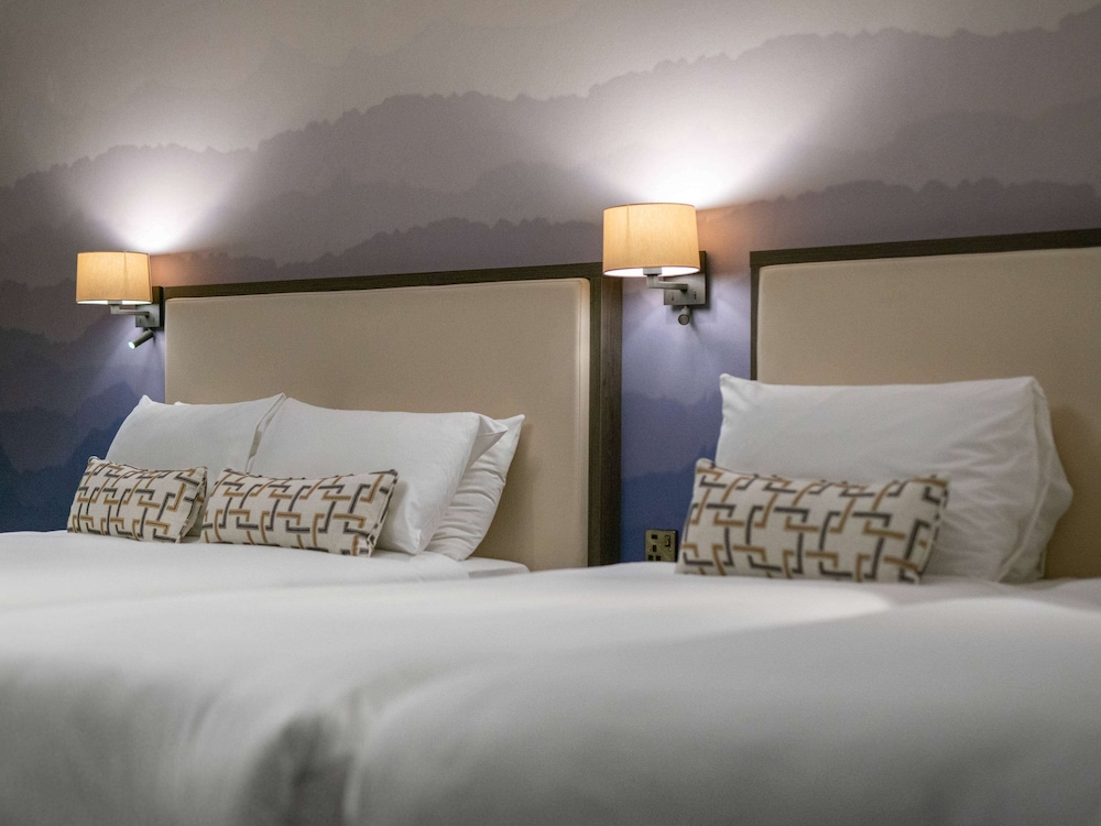 Classic Room, 2 Queen Beds photo 2