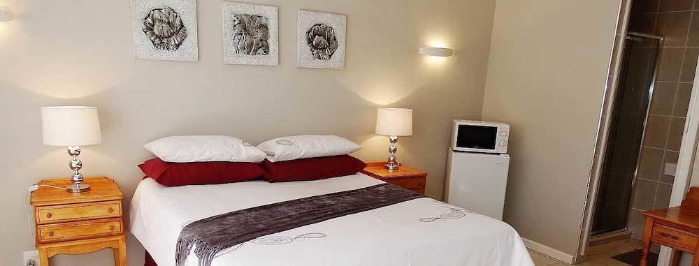 Standard Room, 1 Bedroom (Twin or King with shower) photo 2