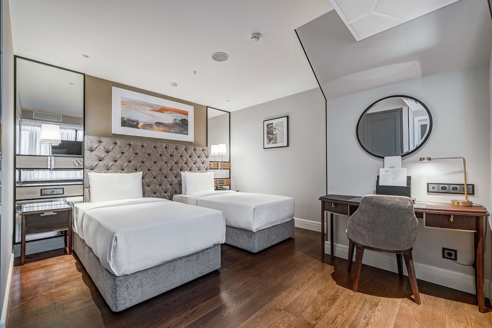 Suite, 1 King Bed (Chekhoff Suite) photo 2