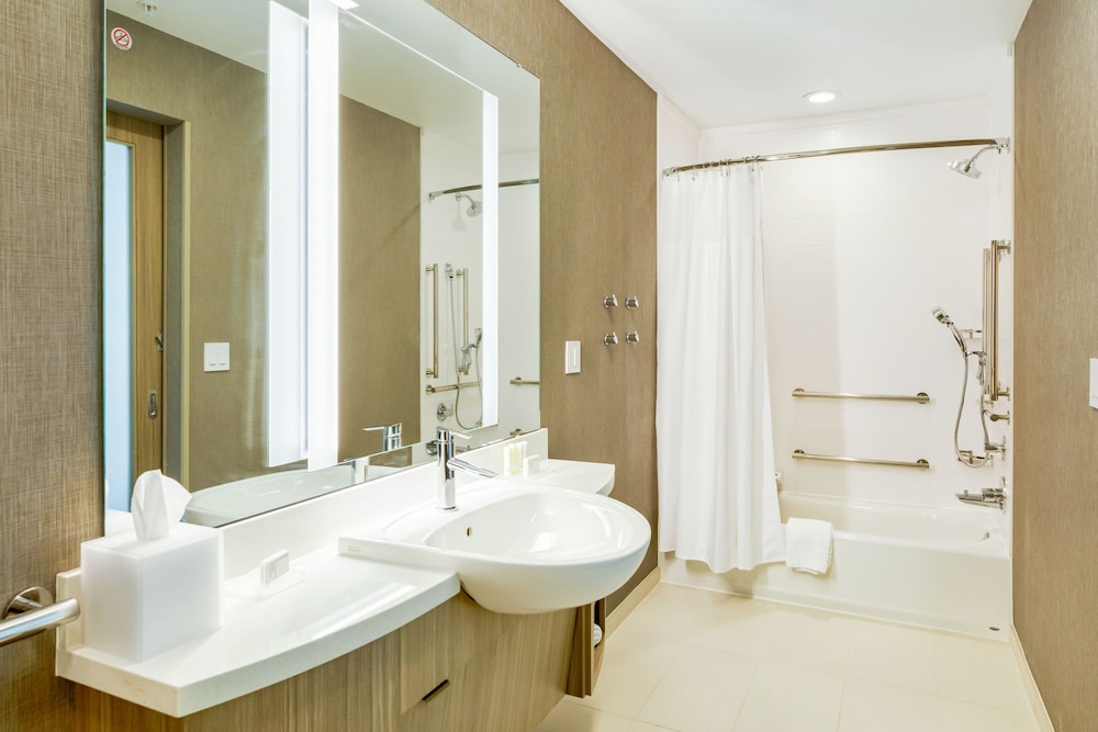 Suite, Multiple Beds (Mobility/Hearing Accessible, Tub) photo 2