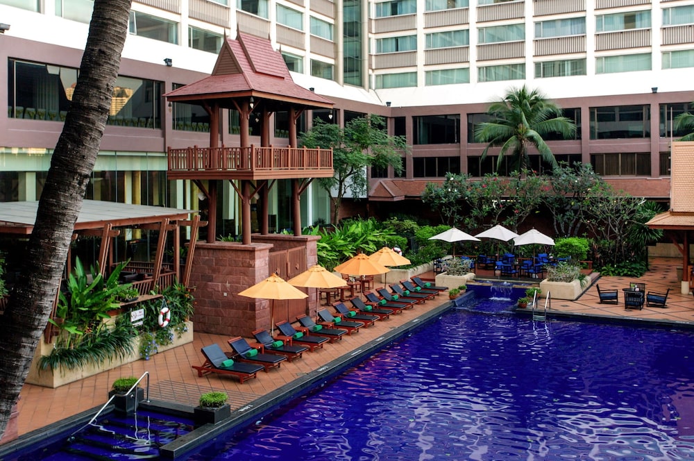 Room, 1 King Bed, Pool View (Thai Deluxe) thumbnail 5