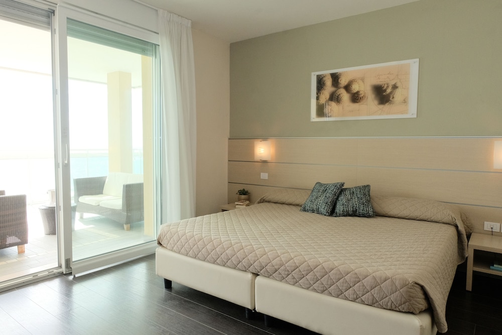 Panoramic Quadruple Room, Terrace, Sea View photo 1