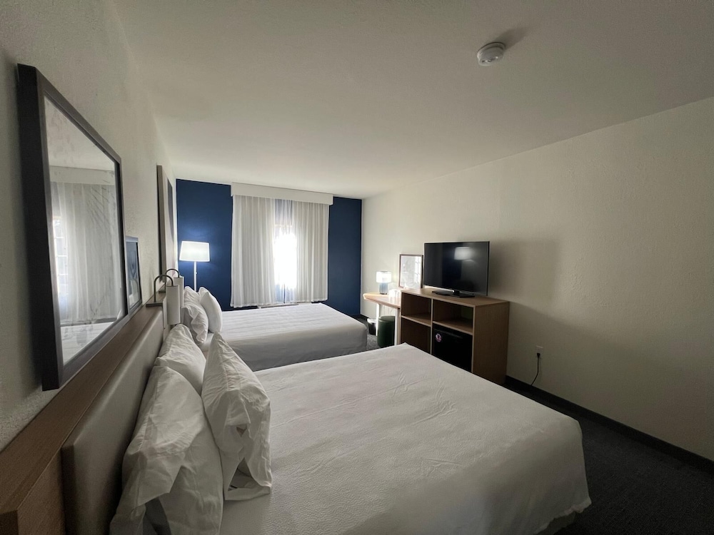 Room, 2 Queen Beds - Photo 3