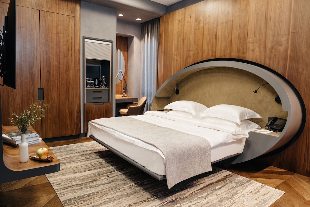 Luxury Suite, 1 King Bed photo 1
