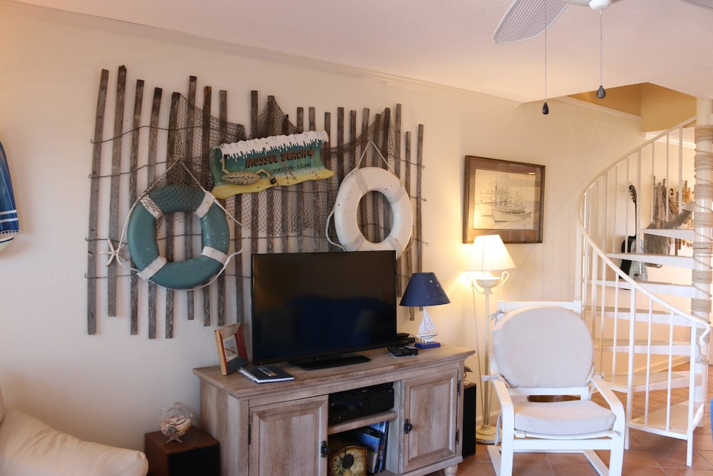 Townhome, 2 Bedrooms photo 2