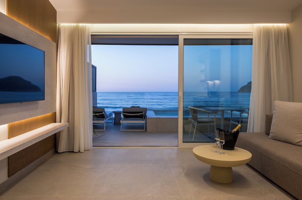 Beachcomber Suite - Beachfront with Private Pool - Photo 12
