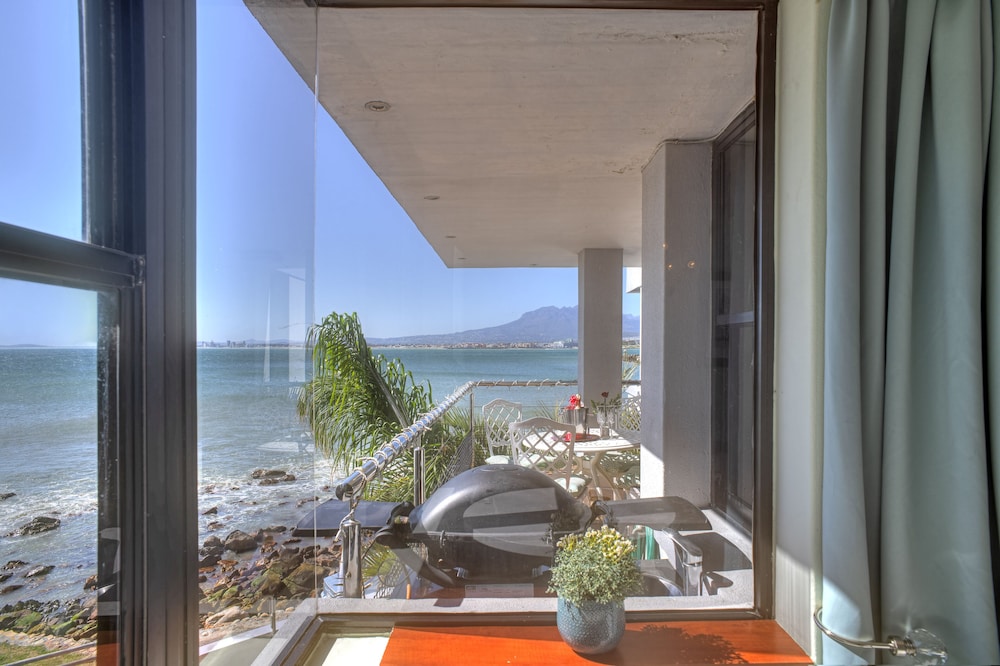 Luxury Suite, 1 King Bed with Sofa bed, Spa Bath, Ocean View, Beachside - Photo 24