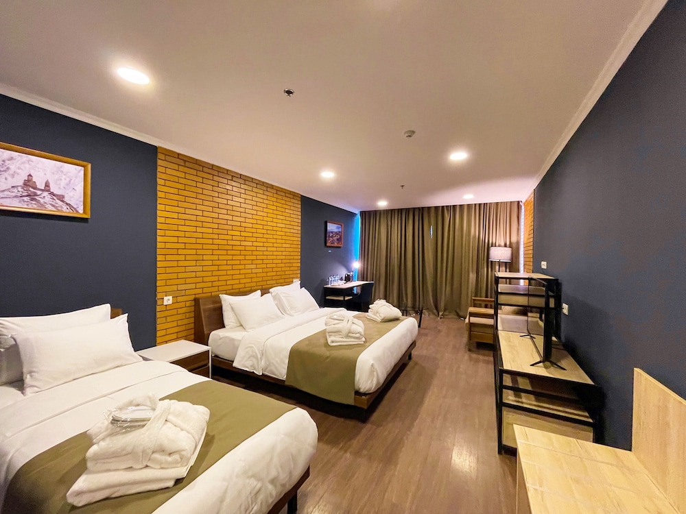Family Room - Photo 6