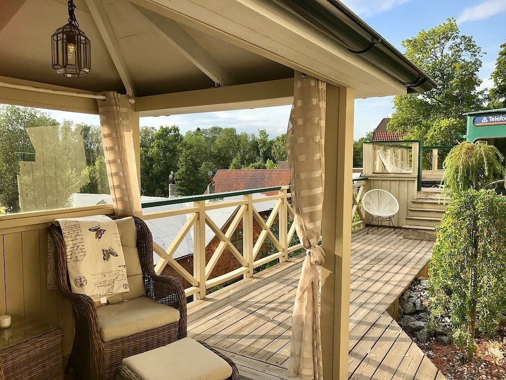 Exclusive Suite, 1 Queen Bed, Sauna, Garden View photo 3