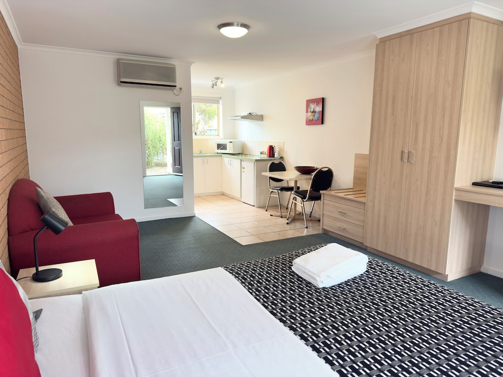 Studio Apartment with Kitchen photo 1
