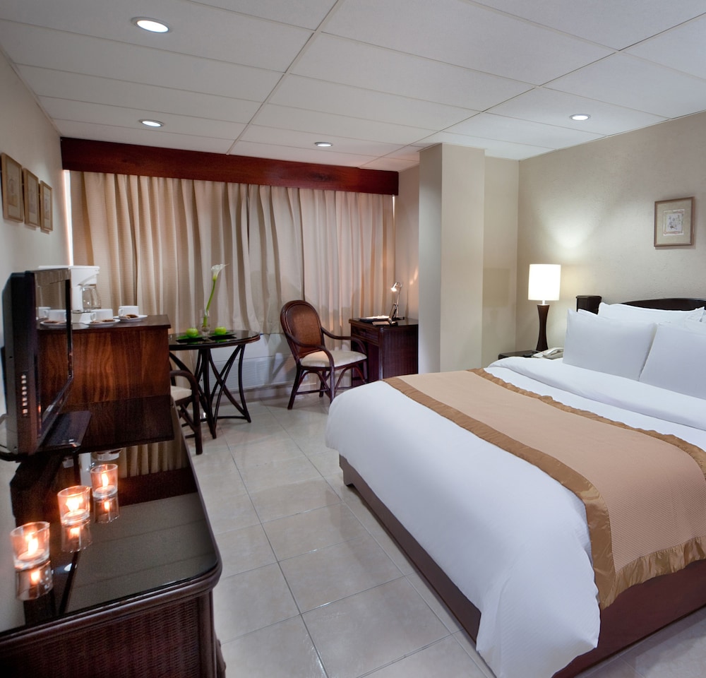 Junior Suite, 1 King Bed - Photo 1