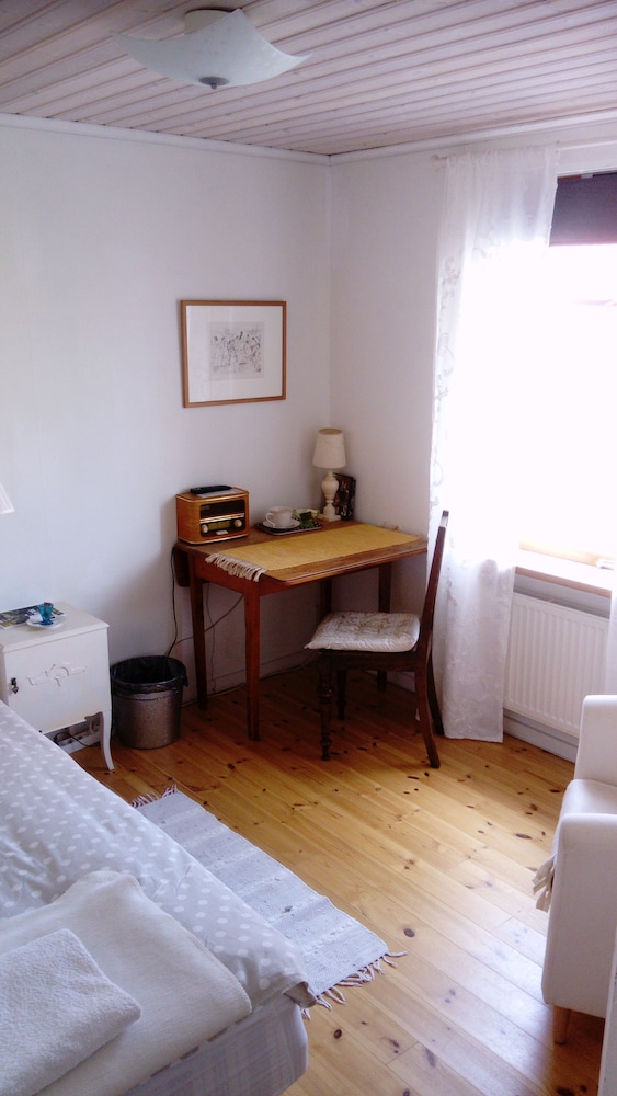 Single Room, Shared Bathroom, Ground Floor (Saga) photo 1