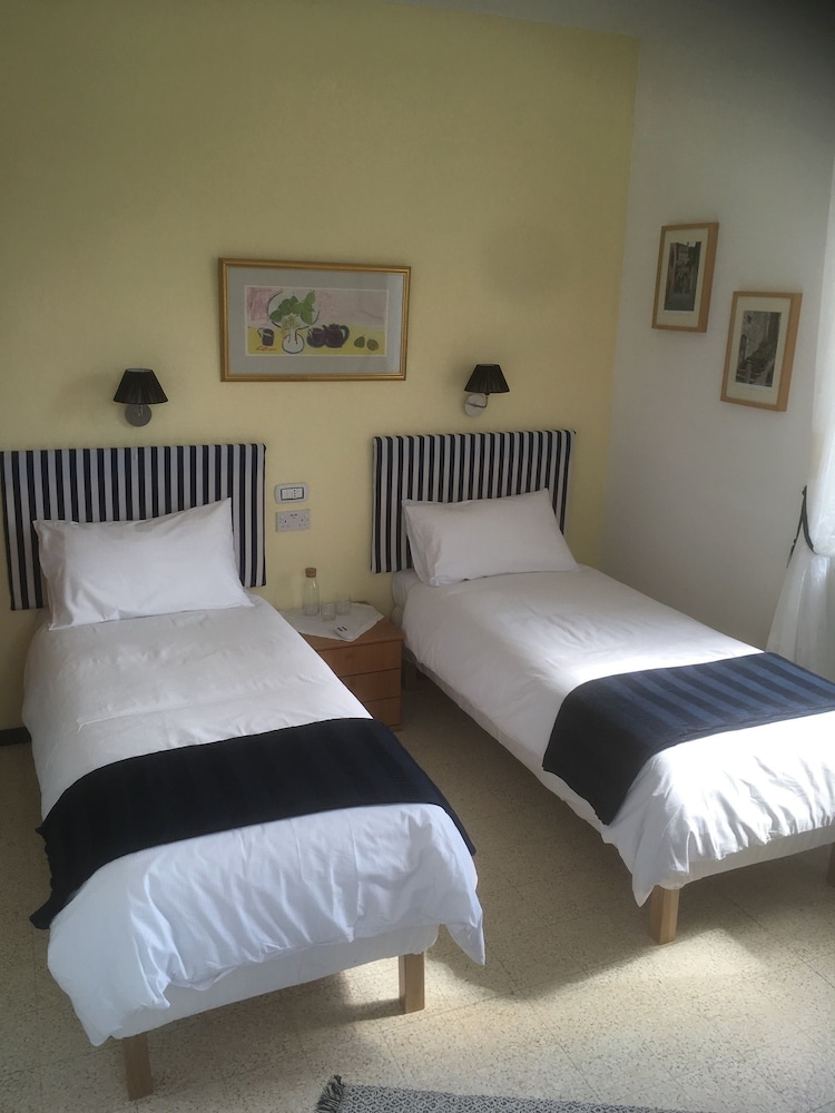 Standard Twin Room, Mountain View photo 1