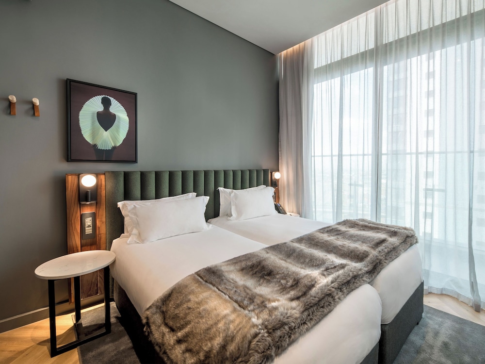 Superior Suite - Photo 9