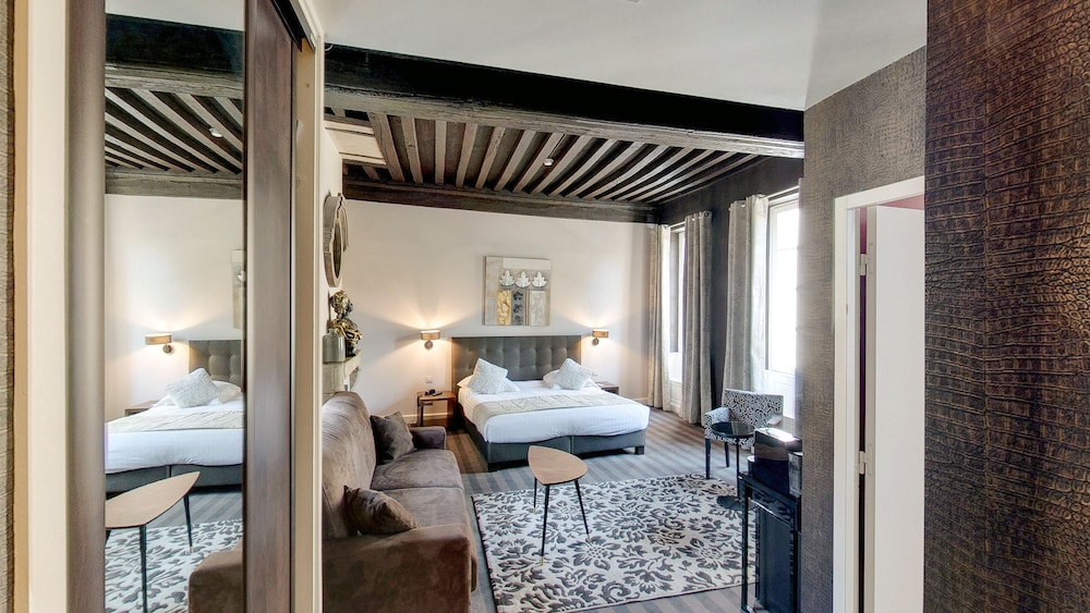 Executive Quadruple Room photo 3
