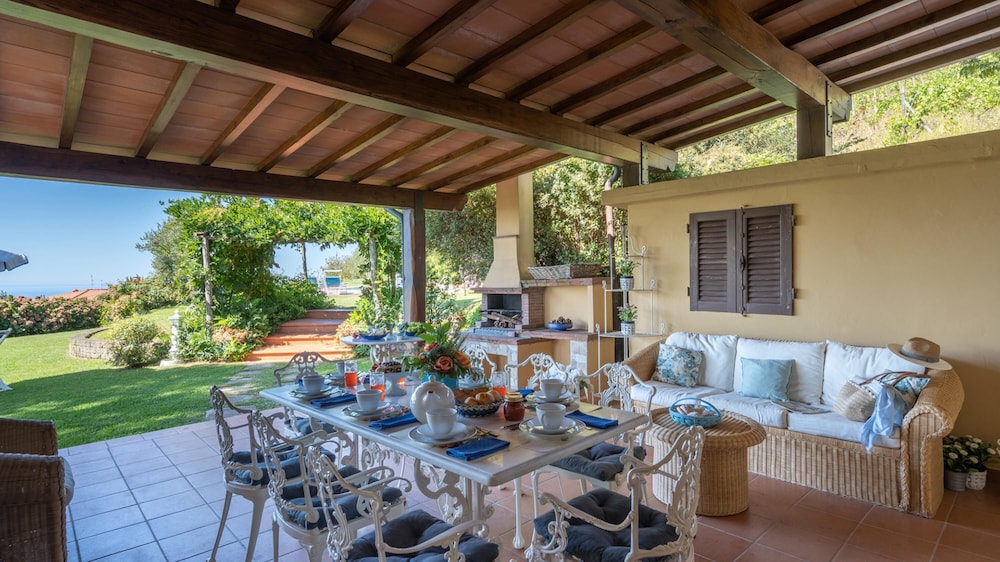 Villa photo 3