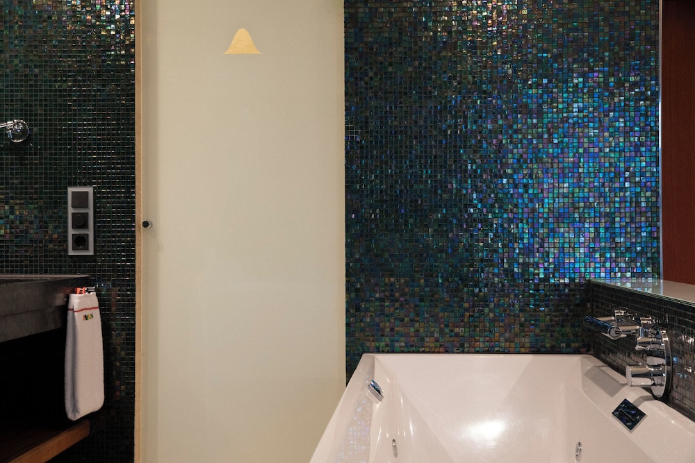 Superior Open Bath - Photo 3