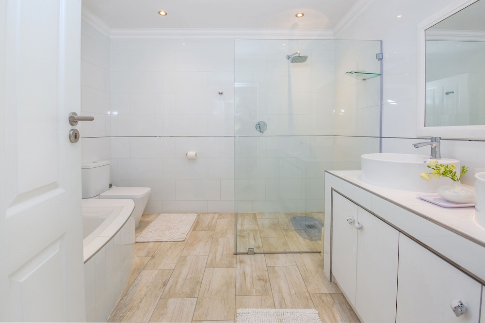 Luxury Double or Twin Room, 1 King Bed, Garden View, Garden Area photo 2