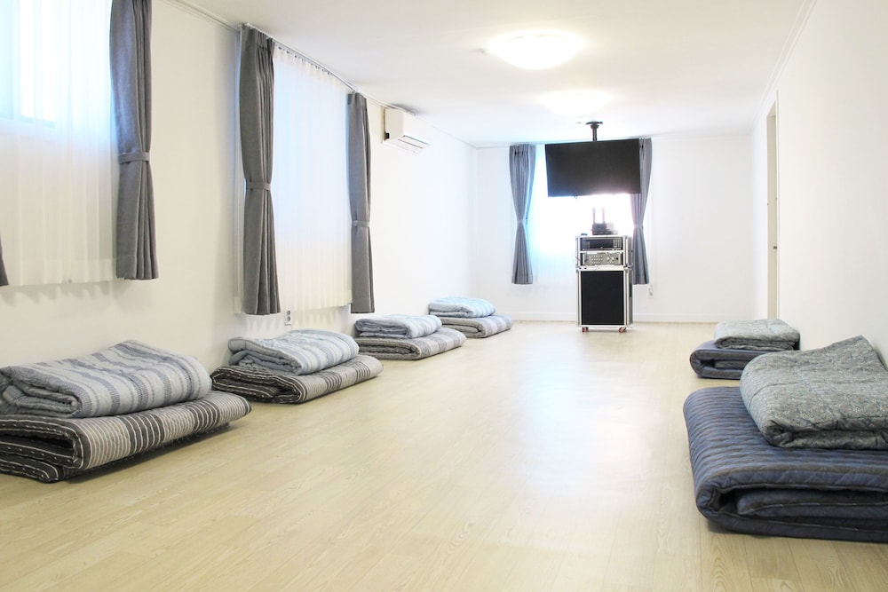 Grand Room - Photo 1
