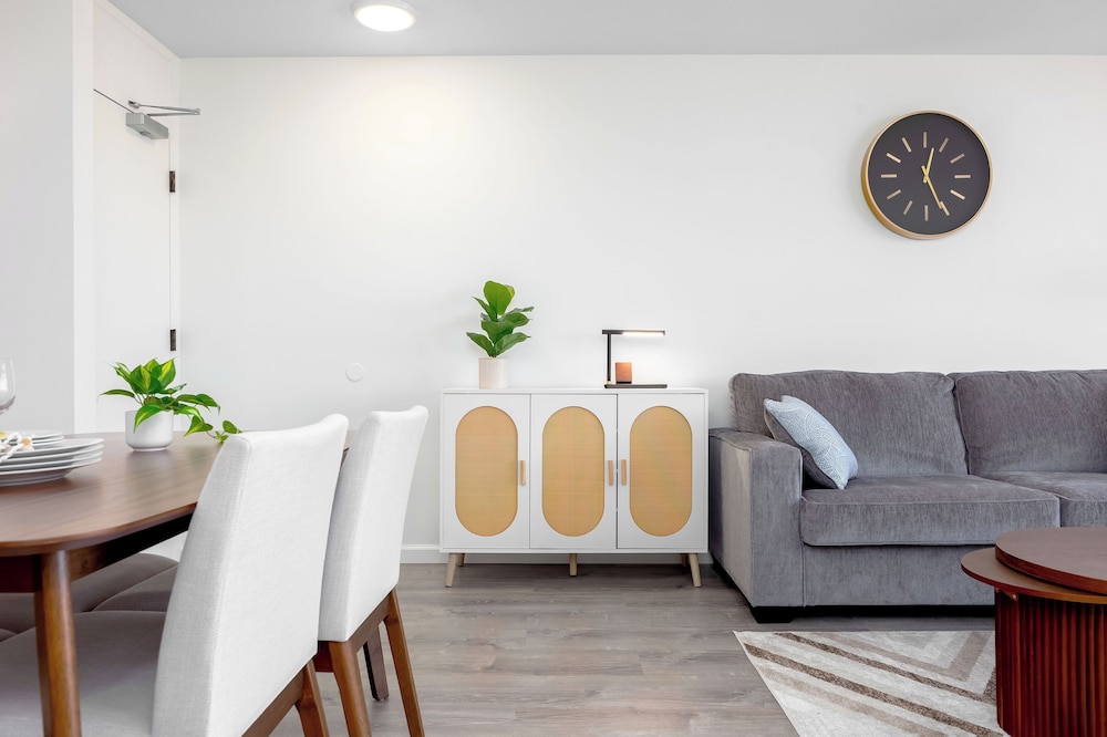 Premium Remodeled Condo with Ocean View and Parking: Premium Apartment, 1 King Bed with Sofa bed, Ocean View (WB 2713 T1) photo