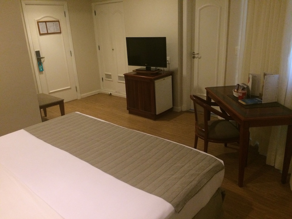 Standard Room thumbnail 6
