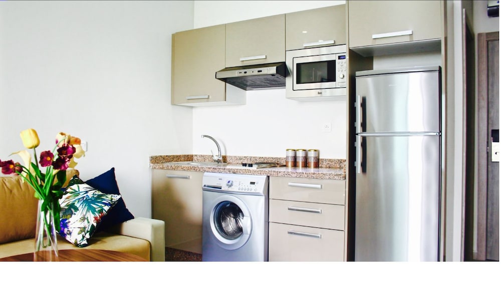 Appartement, vue piscine photo 1