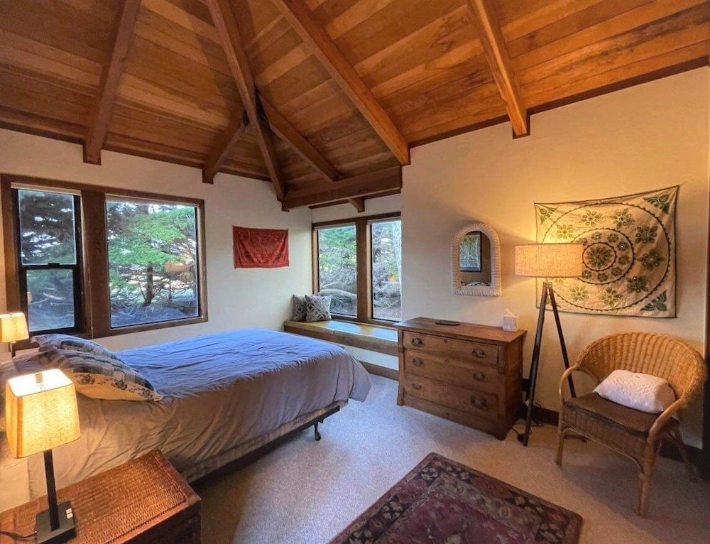 House, 2 Bedrooms photo 2