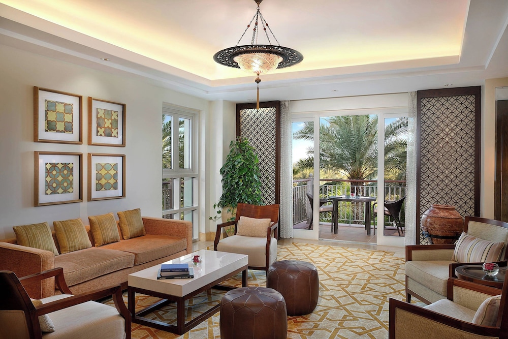 Club Suite, 1 King Bed, Sea View thumbnail 5