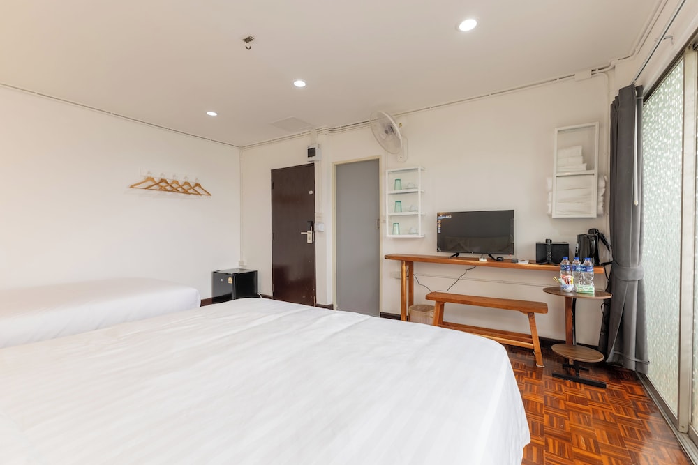 Superior Triple Room, Balcony photo 2