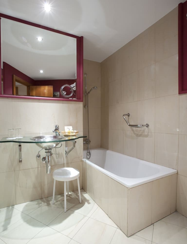 Double Room thumbnail 5