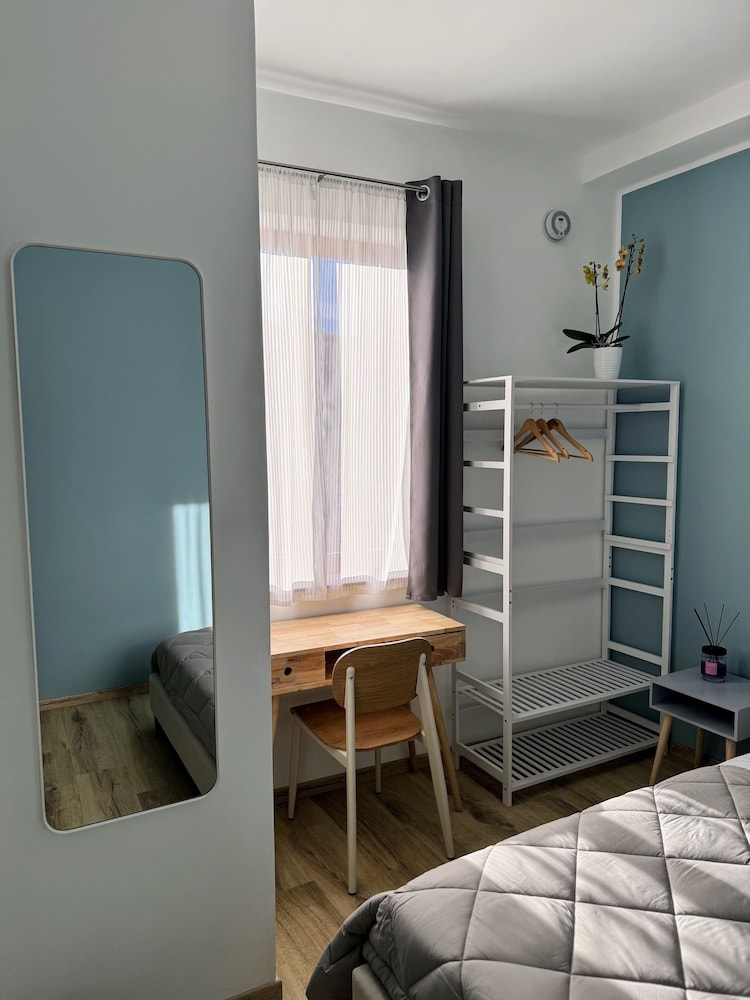 Economy Double Room, 1 Queen Bed, Private Bathroom photo 3