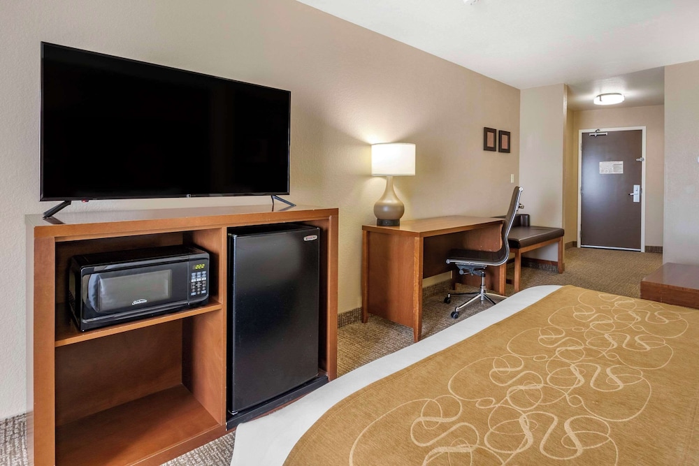 Suite, 2 Queen Beds, Non Smoking - Photo 3