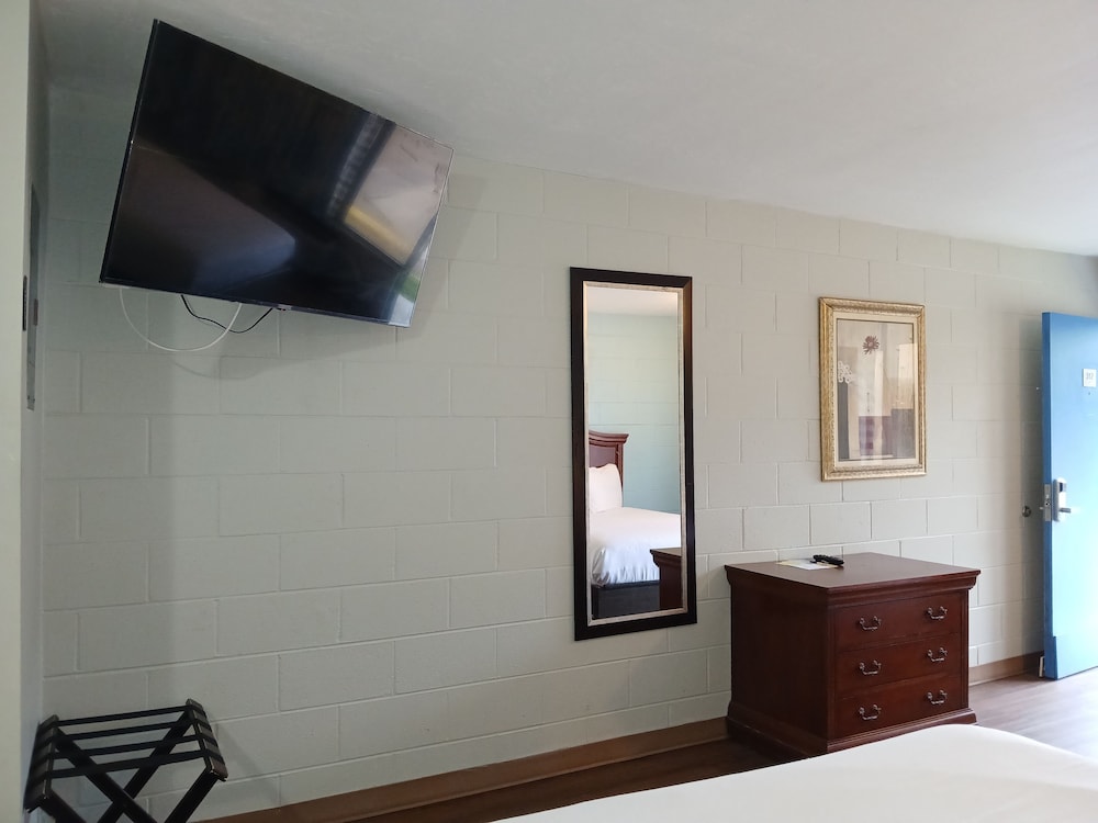 Deluxe Room, 2 Queen Beds, Kitchen (KITCHEN WITH 2QQ) (DOG FRIENDLY) photo 2