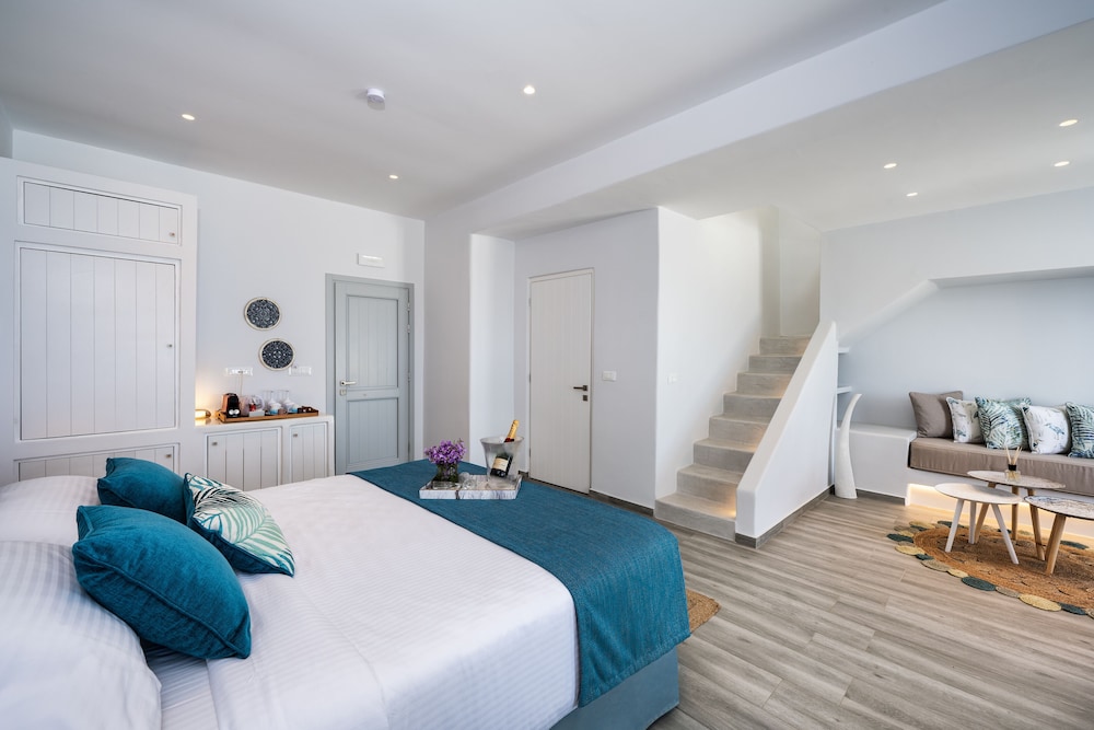 Sea View Suite with Loft & Private Pool