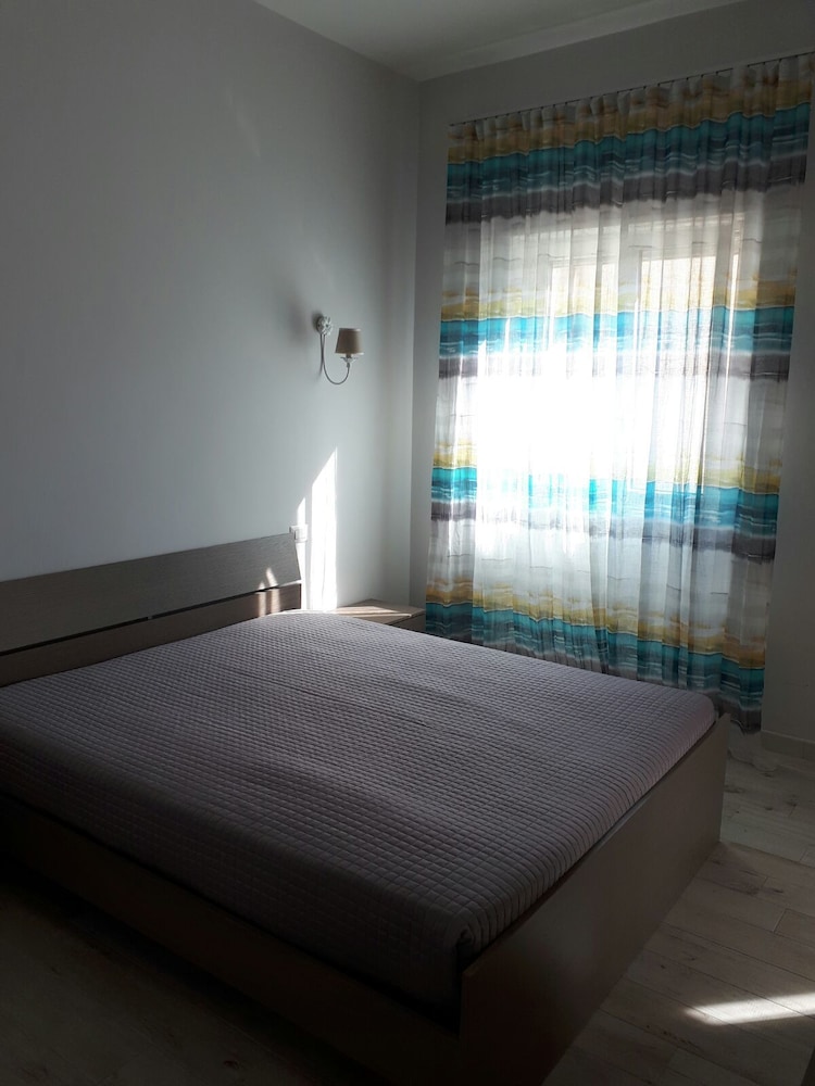 Traditional Apartment, Kitchen, City View photo 2