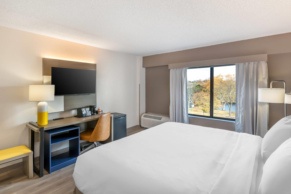 Room, 1 King Bed, Accessible, Non Smoking - Photo 2