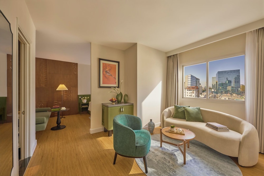 Junior Suite, 1 King Bed, City View