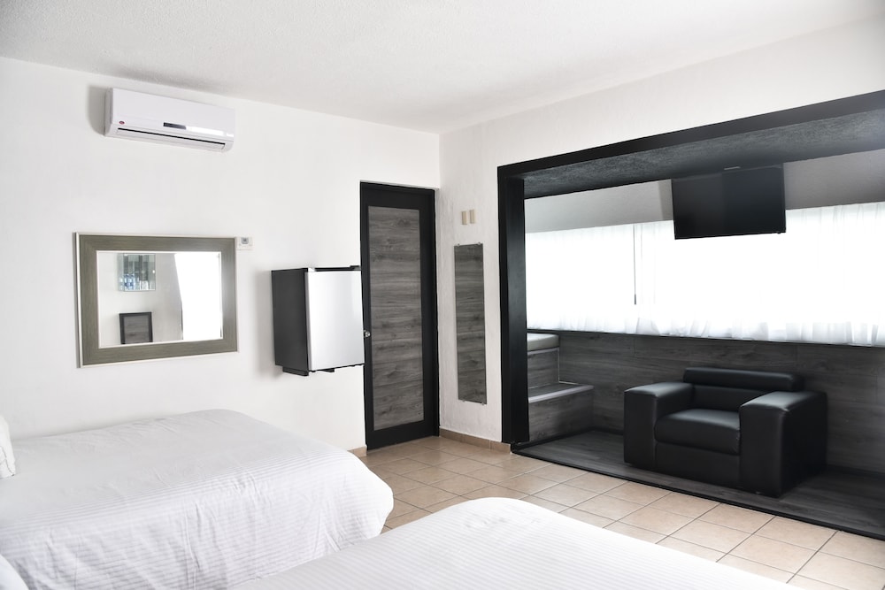 Standard Room, 2 Double Beds, Non Smoking - Photo 14