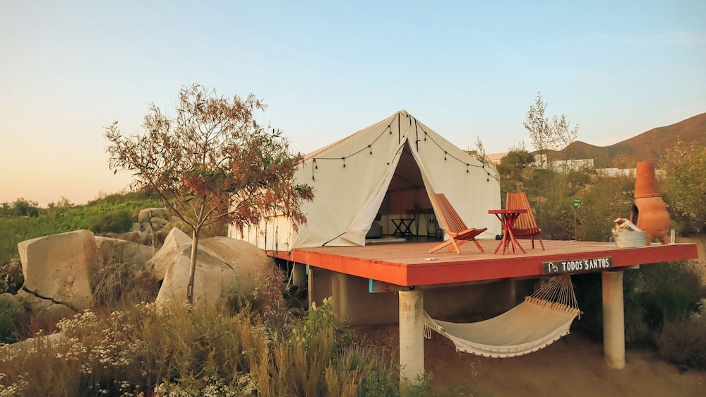 Honeymoon Tent, 1 King Bed, Pool View photo 1
