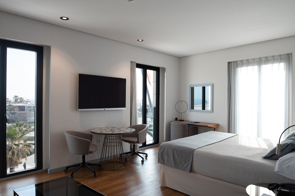 Junior Suite, 1 Queen Bed with Sofa bed, Sea View - Photo 12